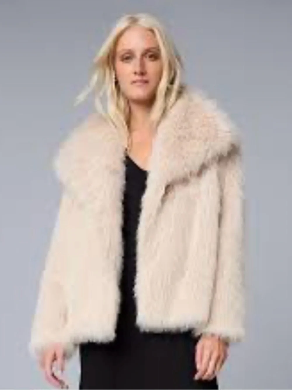 Simply Vera Vera Wang Soft Light Cream Teddy Coat with Shawl Collar. Size Medium